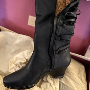 New Black Sofft women’s leather boots Size 9